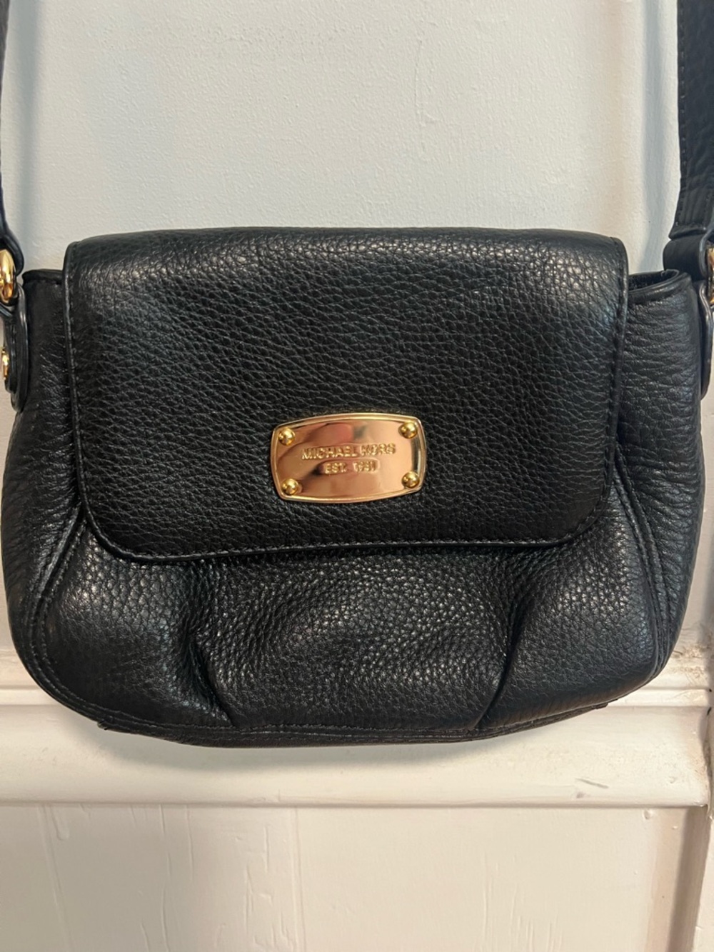Michael Kors Black Pebbled Leather Flap Crossbody with Gold Plaque - Picture 2 of 5